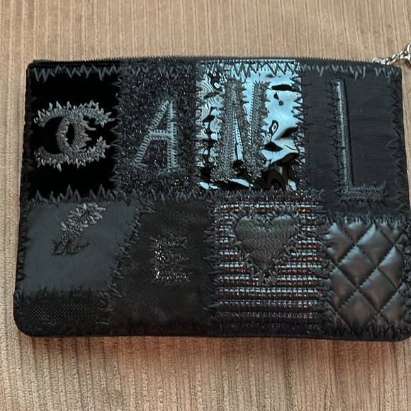 CHANEL Black clutch, rare. Large inside with big zipper compartment. - Picture 4 of 7